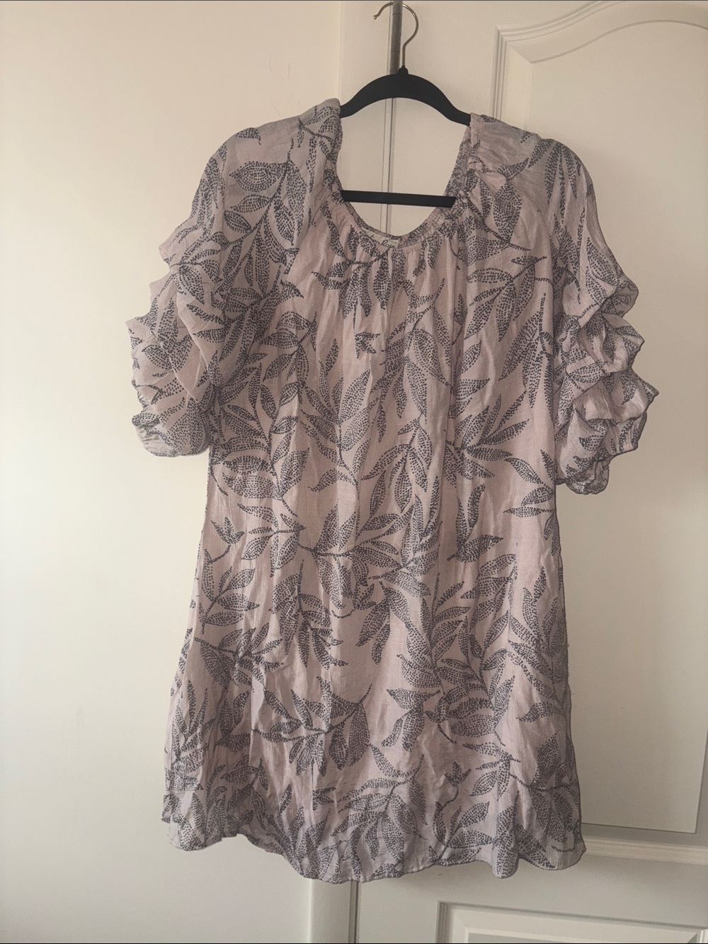 Light Pink Leaf-Print Mini Dress with Ruffle Sleeves